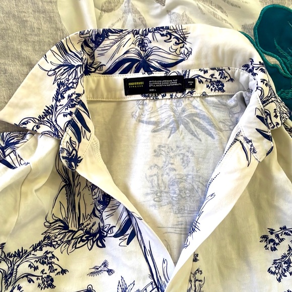 Tropical White and navy blue crop top - Picture 3 of 6